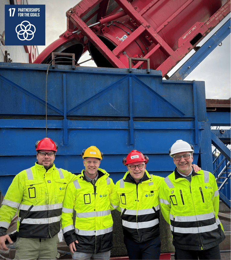 The image shows SAR’s new cuttings unloading system in Risavika, ensuring safer and more efficient handling. From left: Kjell Roar Røstad, Håvard Smørdal, Tor Olav Schibevaag & Christer Engstrøm.kontrakt award